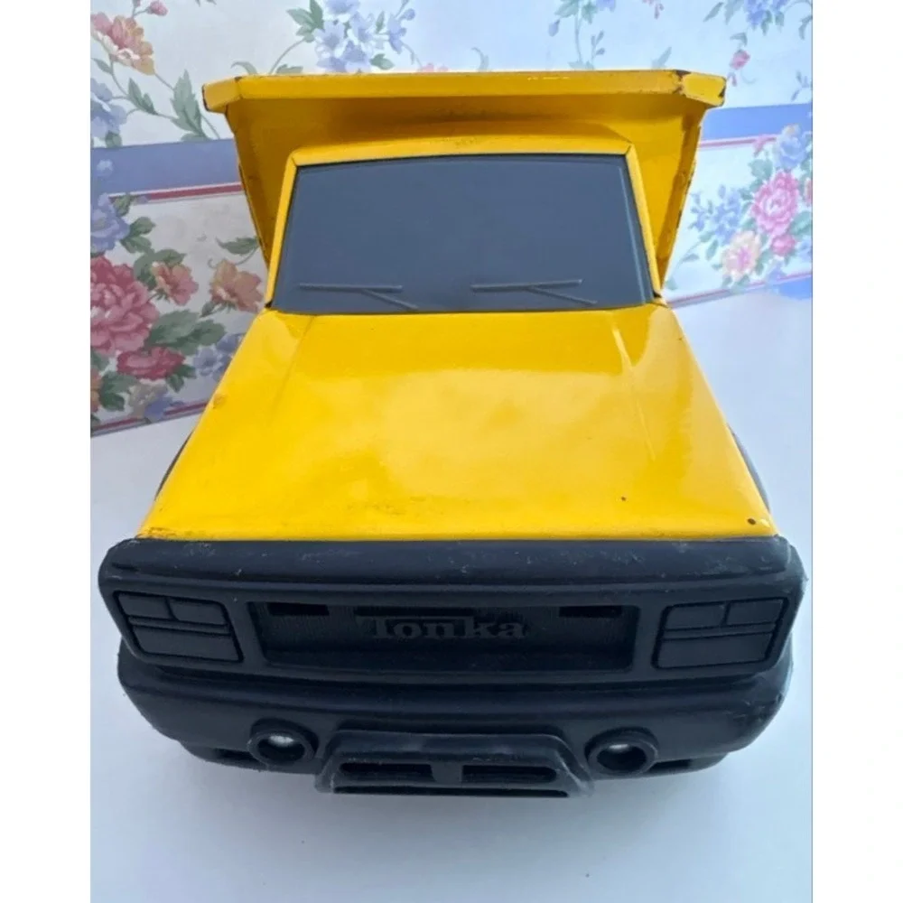 Vintage Tonka Construction Yellow Dump Truck Pressed Steel Toy 13.5 Inch